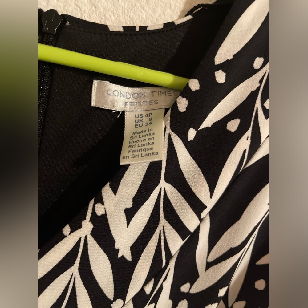 Beautiful dressy dress, size 4P, comfortable,